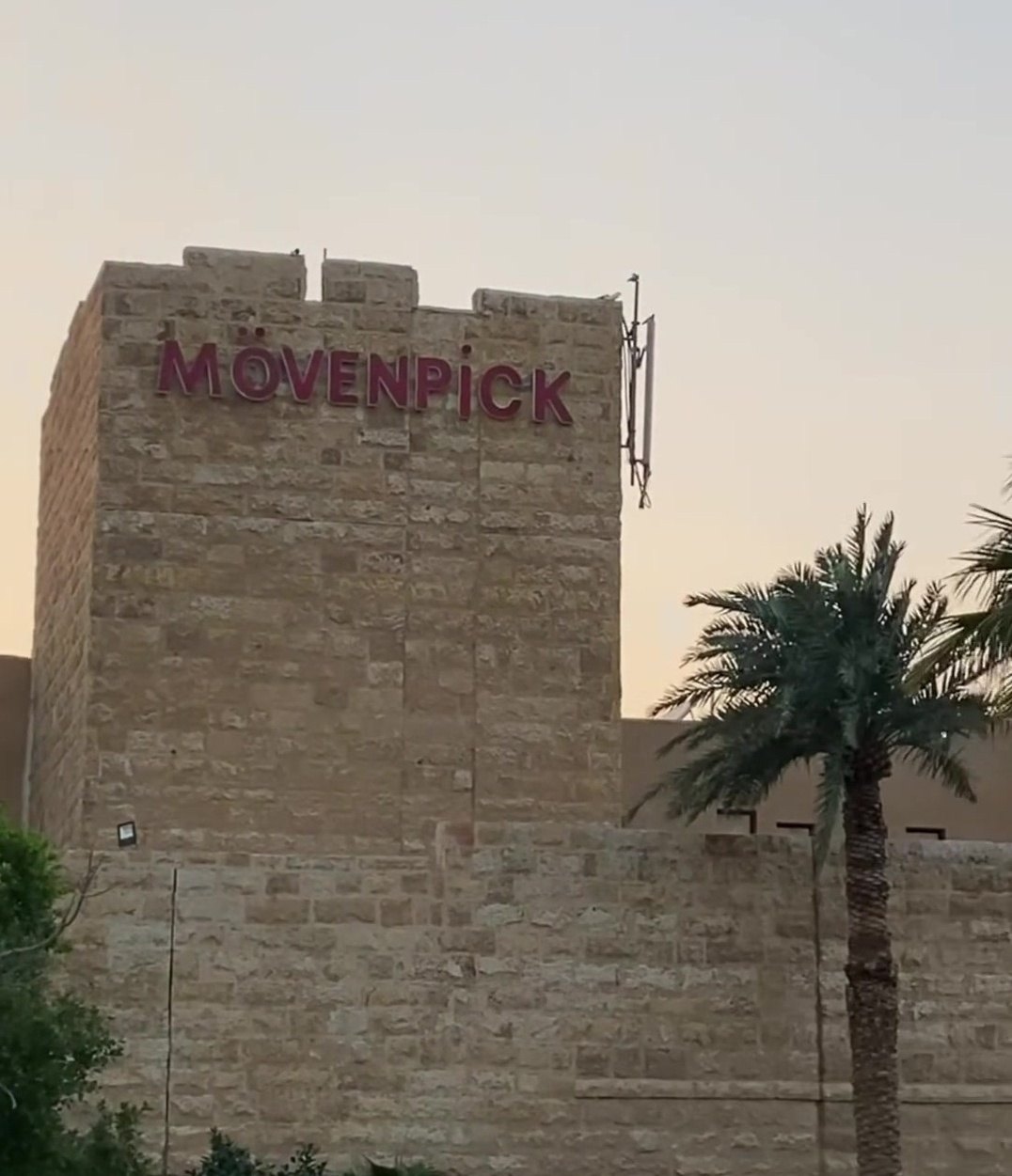 Mövenpick Resort & Spa البحر الميت — تدفئة مسبح مصممة لظروف موقع استثنائية